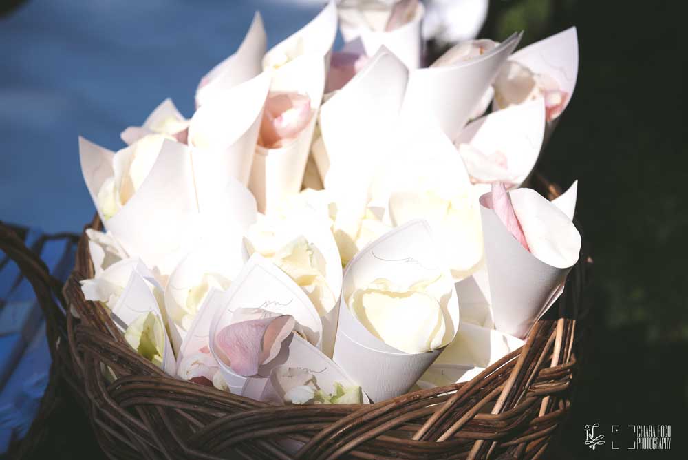 Coni_matrimonio_petali_e_confetti_Monica_e_Stefano_7_Luglio_To_Thee.jpg
